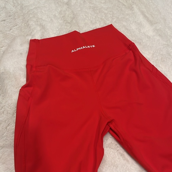 SOLD ON MERC!!! EUC Alphalete leggings and bra set - Picture 2 of 2